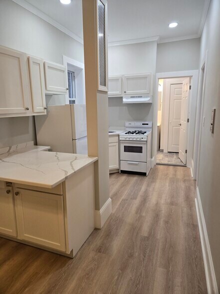 Building Photo - 26 Symphony Rd