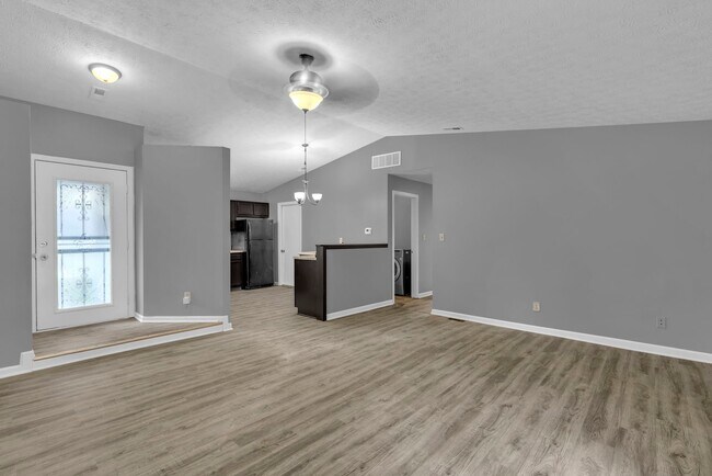 Building Photo - 833 Delray Dr