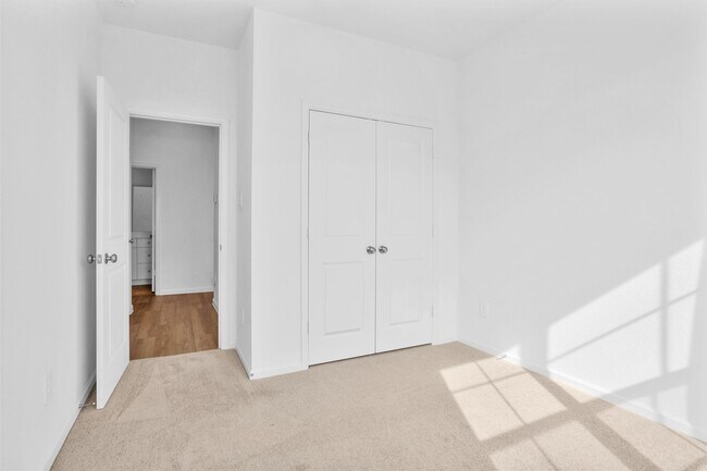 Building Photo - 15619 Rising Wren Ct