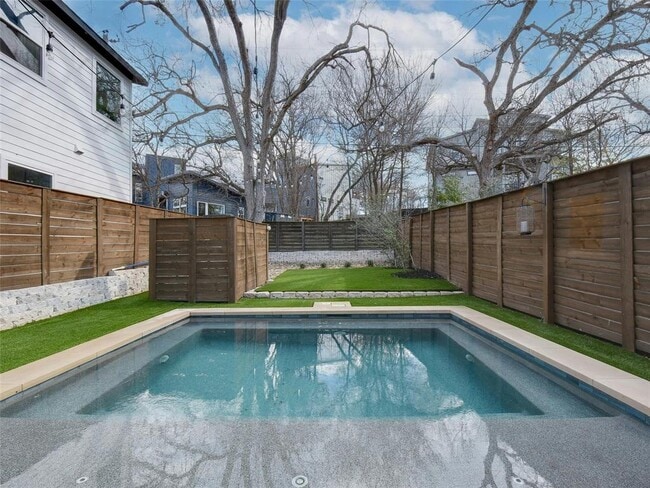 Building Photo - 1411 Cometa St