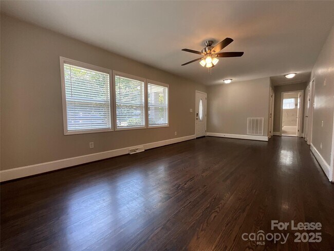 Building Photo - 2014 Eastway Dr