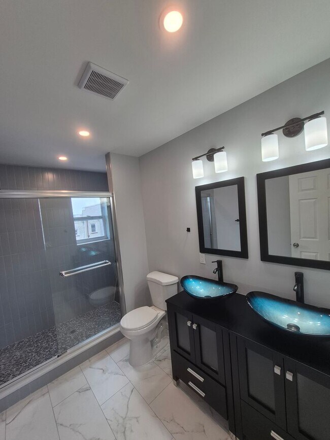 Building Photo - Spacious 3BD/2.5 BA North Philadelphia - Available Now!!!