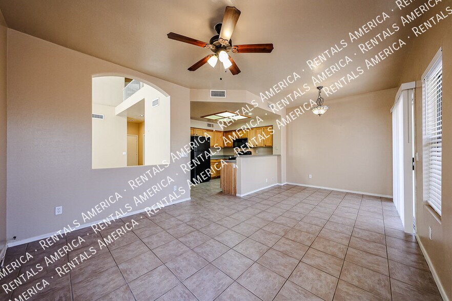 Building Photo - 10060 E Capri Ave