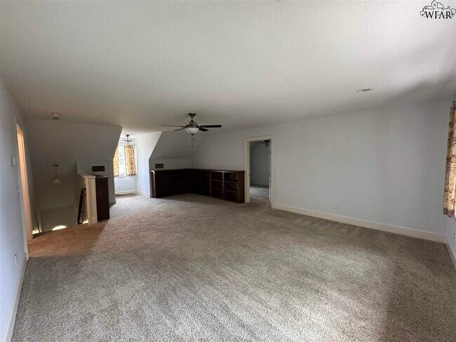 Building Photo - 609 Shoreline Dr
