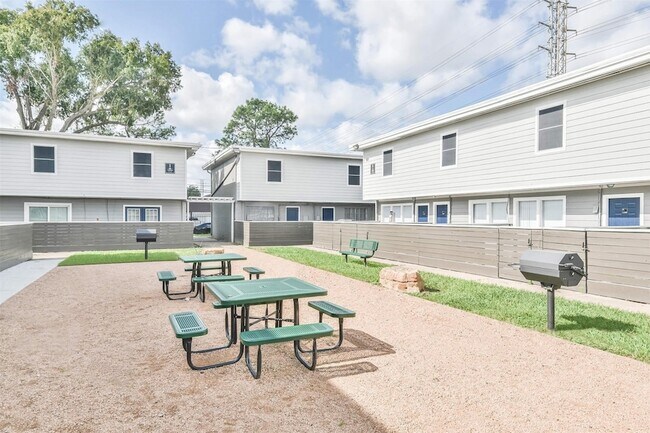 Building Photo - 8271 Stone St