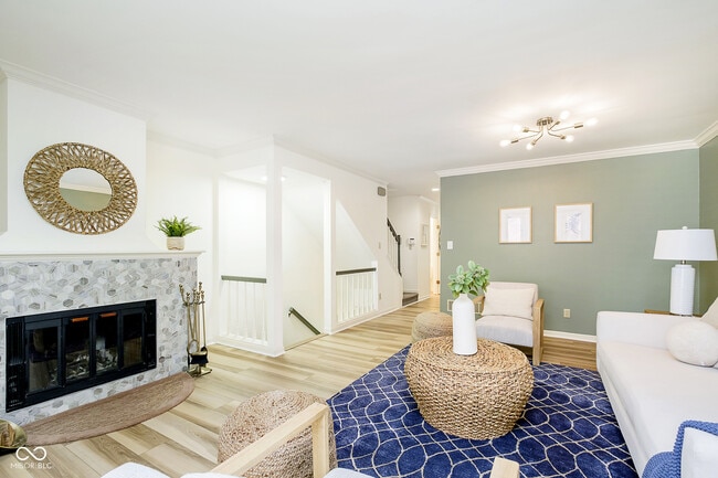 Building Photo - 592 E Vermont St