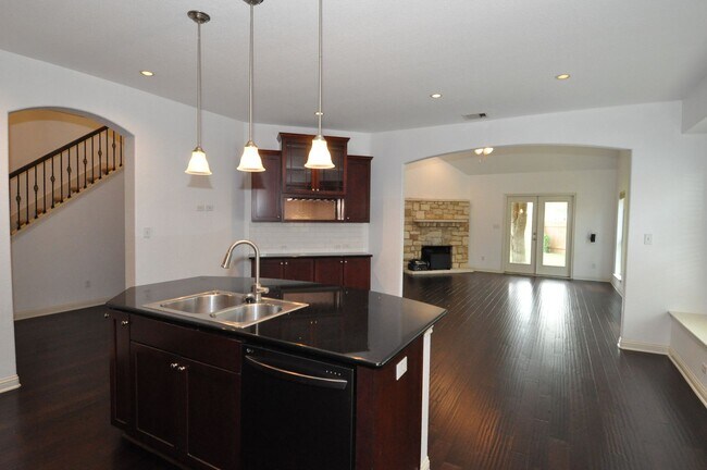 Building Photo - Beautiful Spacious Home FOR LEASE!