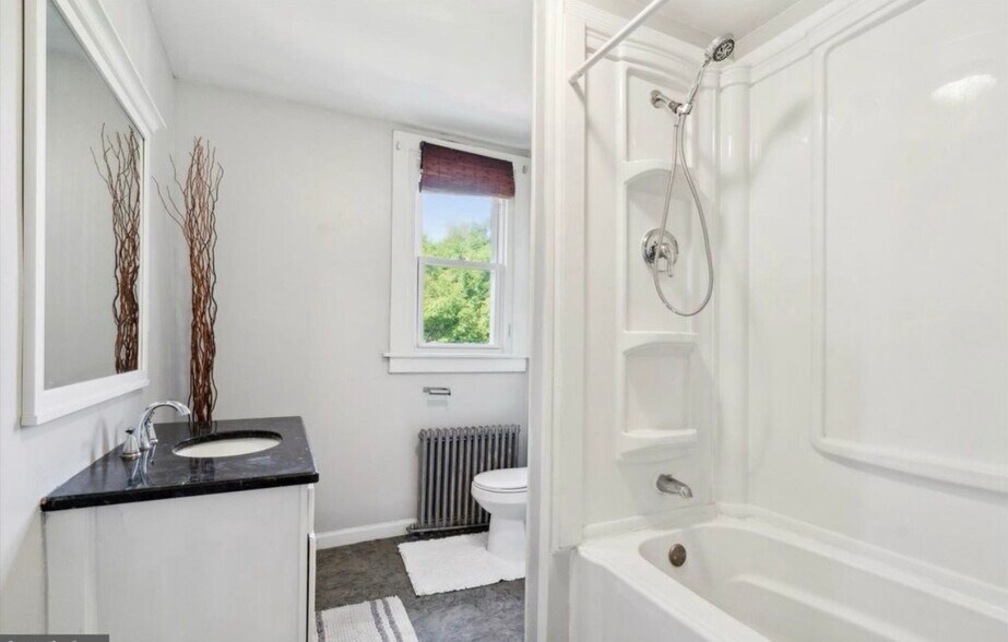 Building Photo - 117 Karrs Ln