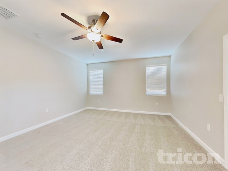 Building Photo - 30094 W Clarendon Ave