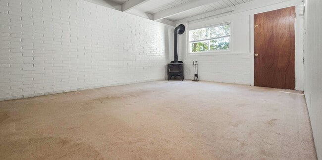 Building Photo - Charming Bellevue Home with Spacious Lot a...