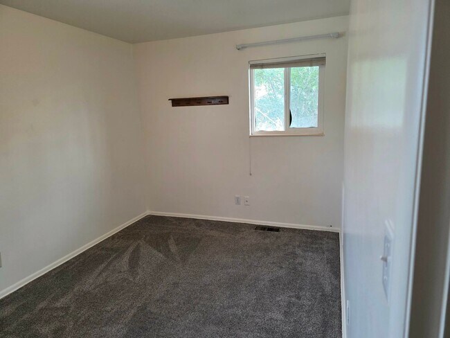 Building Photo - 132 N 100 E