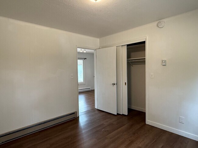 Building Photo - 2 Bedroom 1 Bath 1500 Sq/Ft home on Acreage in Medical Lake with 3 Car Garage & Out Building