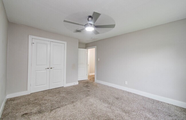 Building Photo - 536 Robert E Lee Dr