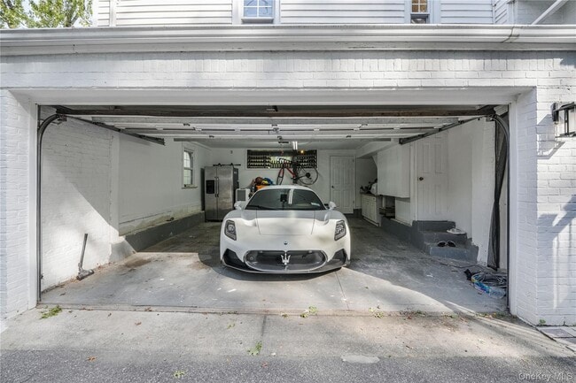 Building Photo - 24 Mineola Ave