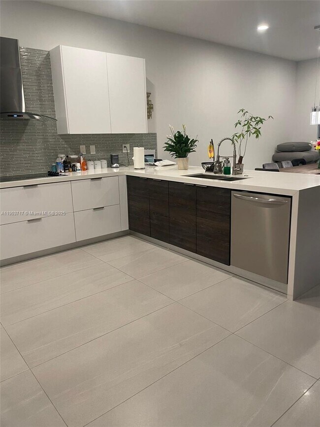 Building Photo - 3270 SW 44th St