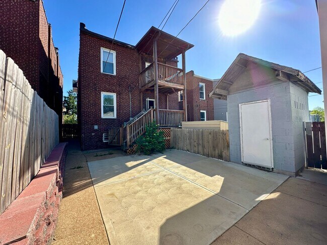 Building Photo - Beautifully rehabbed unit in Tower Grove S...