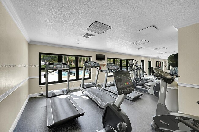 Building Photo - 3200 Port Royale Dr N