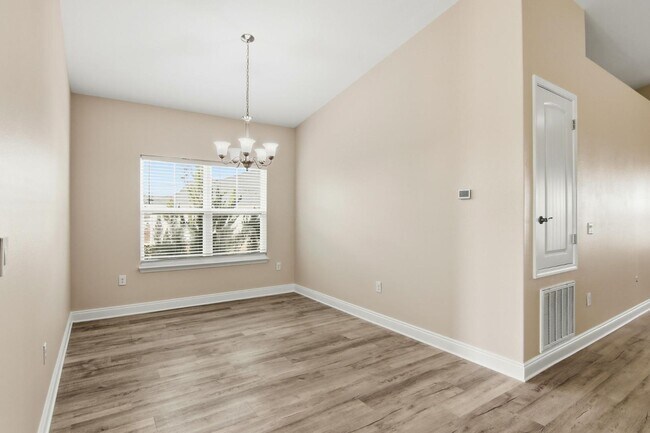 Building Photo - 697 Marquis Wy