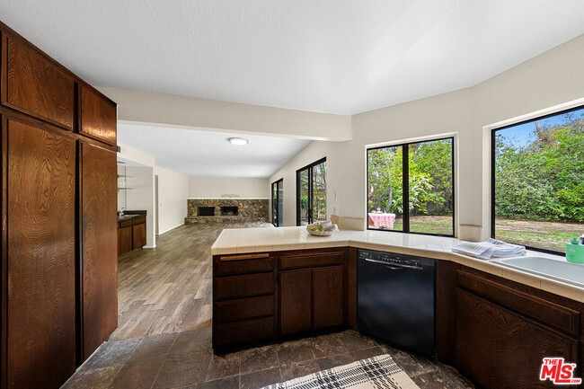 Building Photo - 780 Carriage Cir