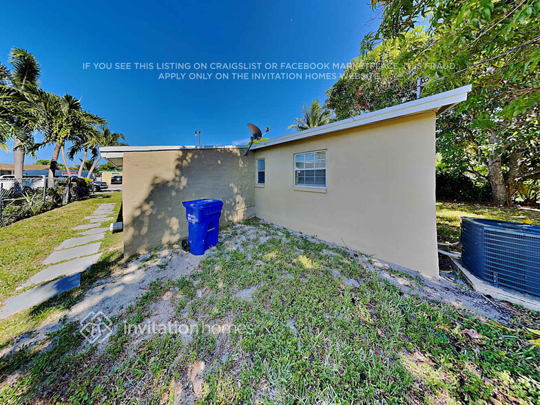 Building Photo - 2011 NW 5th Terrace
