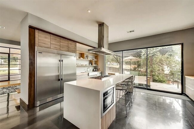 Building Photo - 8542 Meadowbrook Dr