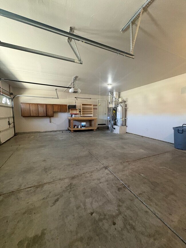 Building Photo - Move in ready North Carson