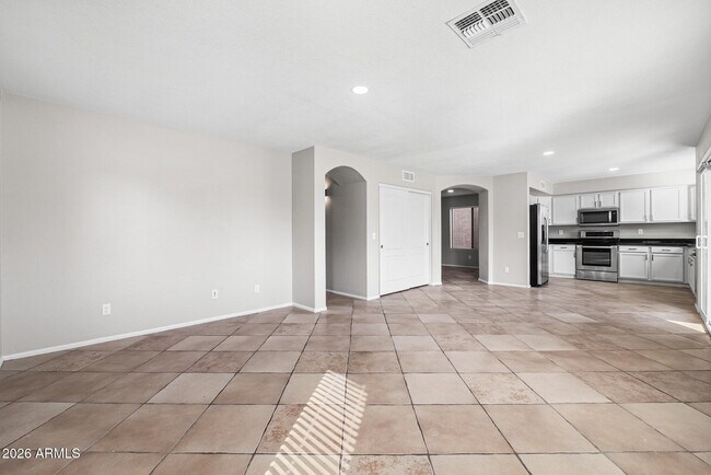 Building Photo - 7911 S 47th Ln