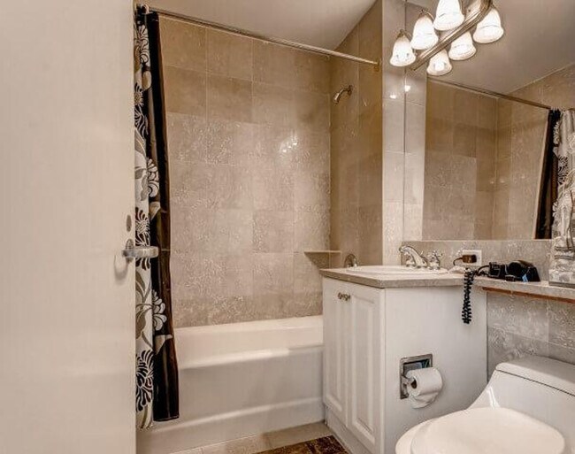 Building Photo - 400 E 66th St