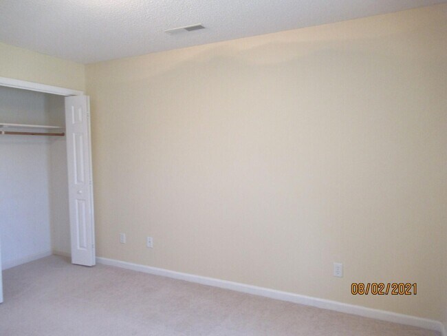 Building Photo - 3370 Aurora Dr