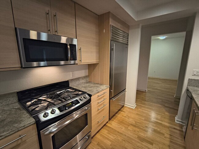Building Photo - $500 MOVE IN SPECIAL!!! LUXURY 2 BEDROOM CONDO IN DOWNTOWN WALNUT CREEK, CA!