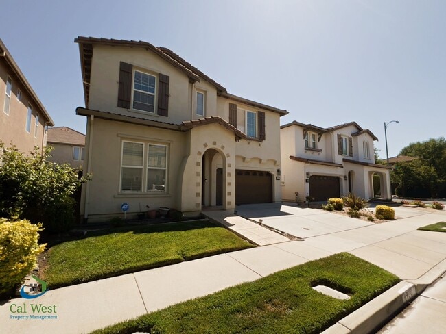 Building Photo - $5295 - 2 Story, 4 bed - 2 Bath Home in se...