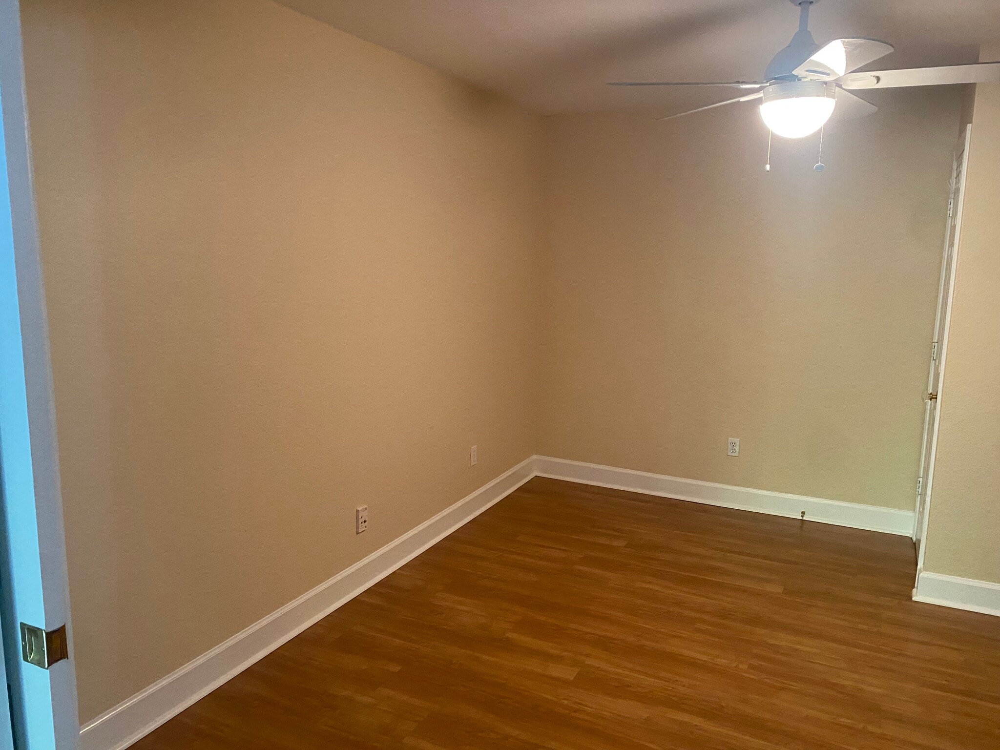 Building Photo - 512 Williams St