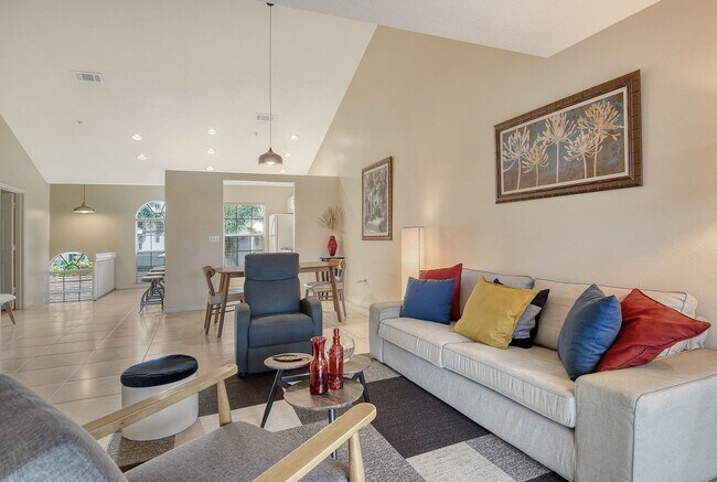 Building Photo - Spacious 3 bedroom, 2 bath condo with a lake view in Palmer Ranch