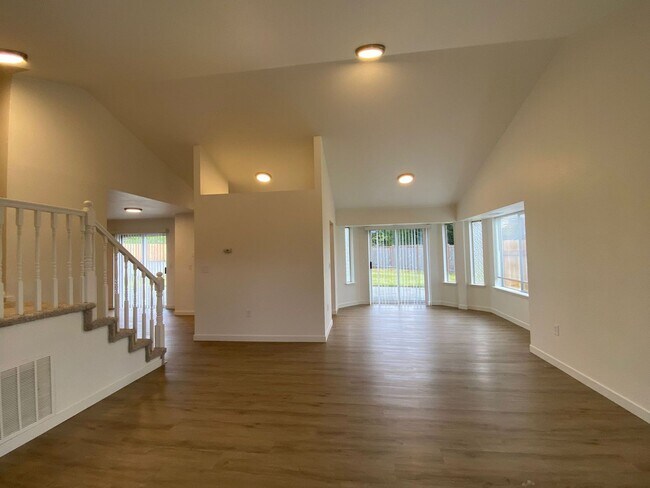 Building Photo - Charming 3-Bed, 2-Bath Home in Prime Feder...