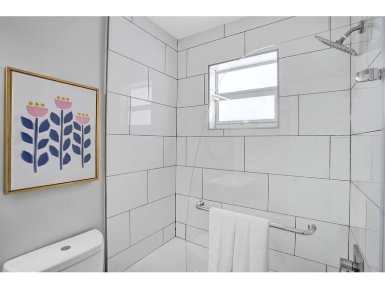 Building Photo - 50 Davie Blvd