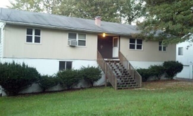 Building Photo - 1446 Mac Dr