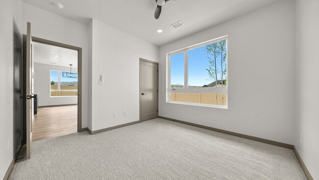 Building Photo - 353 Toms Cyn Dr