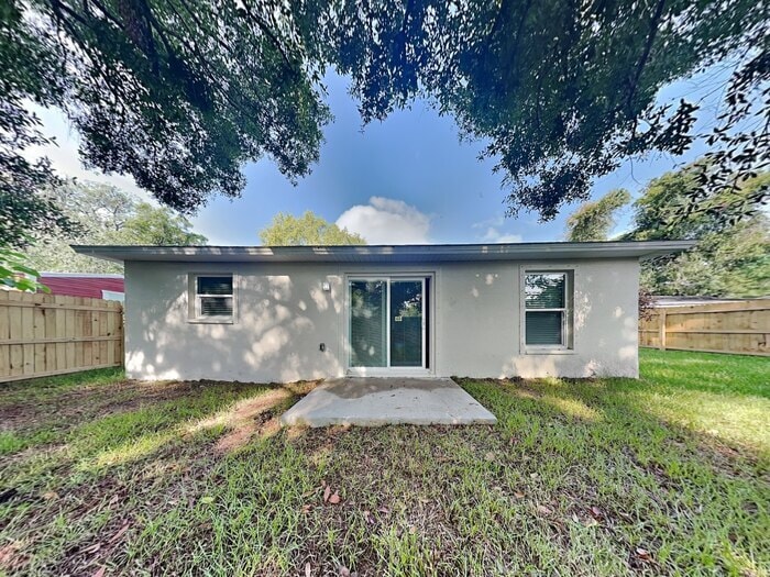 Building Photo - 14915 Pine Crest Rd