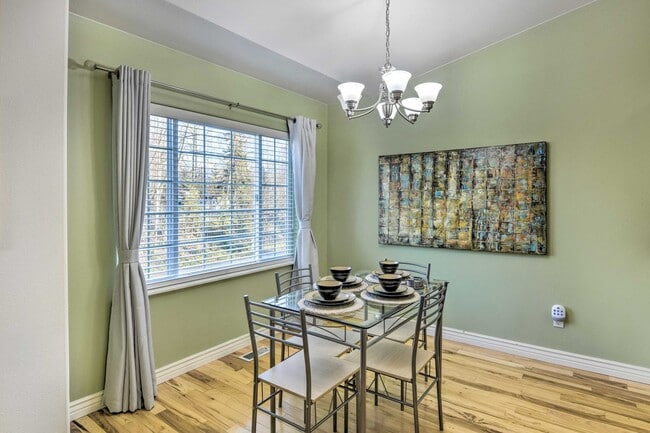 Building Photo - 2432 Glacier St