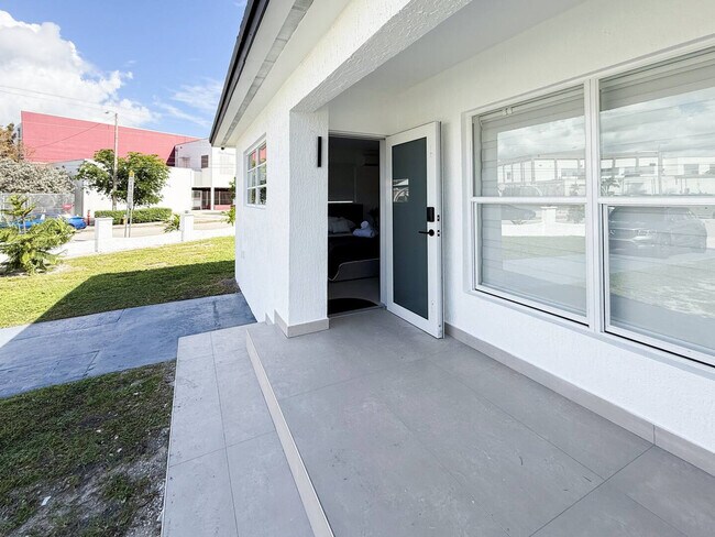 Building Photo - 1070 NW 193rd St