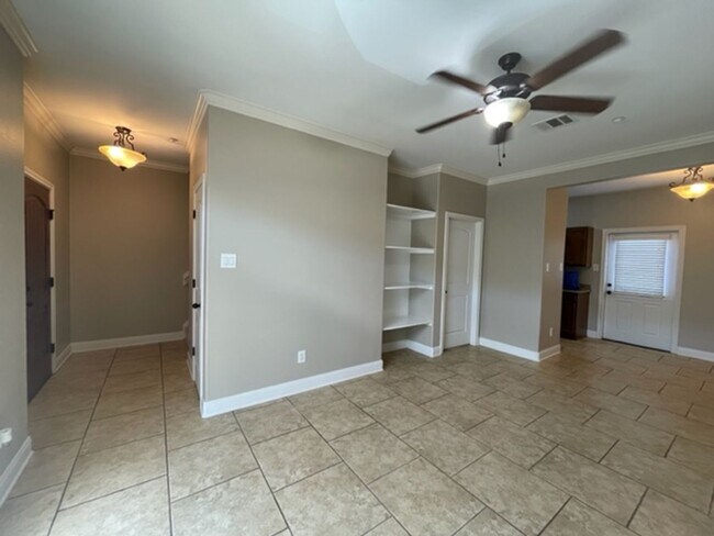 Building Photo - 226 Parrott Dr