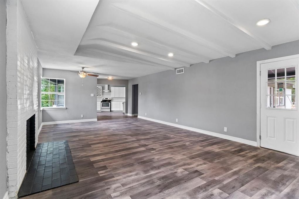 Building Photo - 1910 Danube Dr