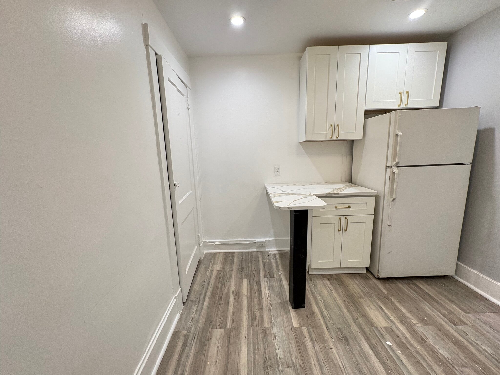 Building Photo - 5836 Phillips Ave