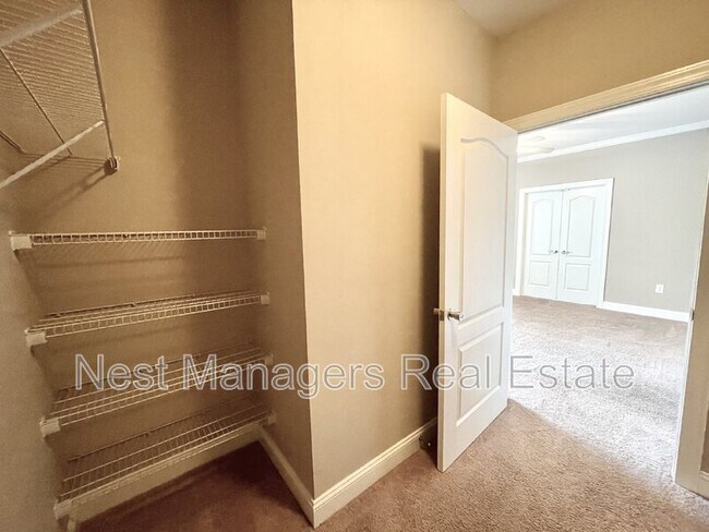 Building Photo - 1922 Harcourt Cir