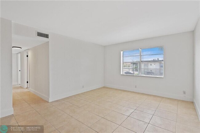 Building Photo - 1200 SW 52nd Ave