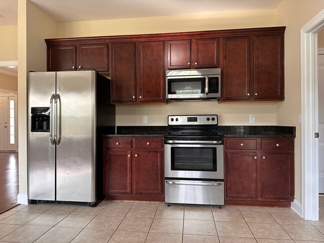 Building Photo - Perfect on Pineflat!