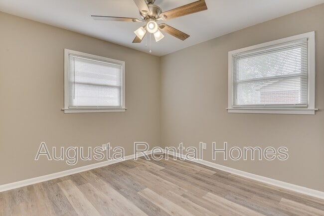 Building Photo - 3330 Young Forest Dr