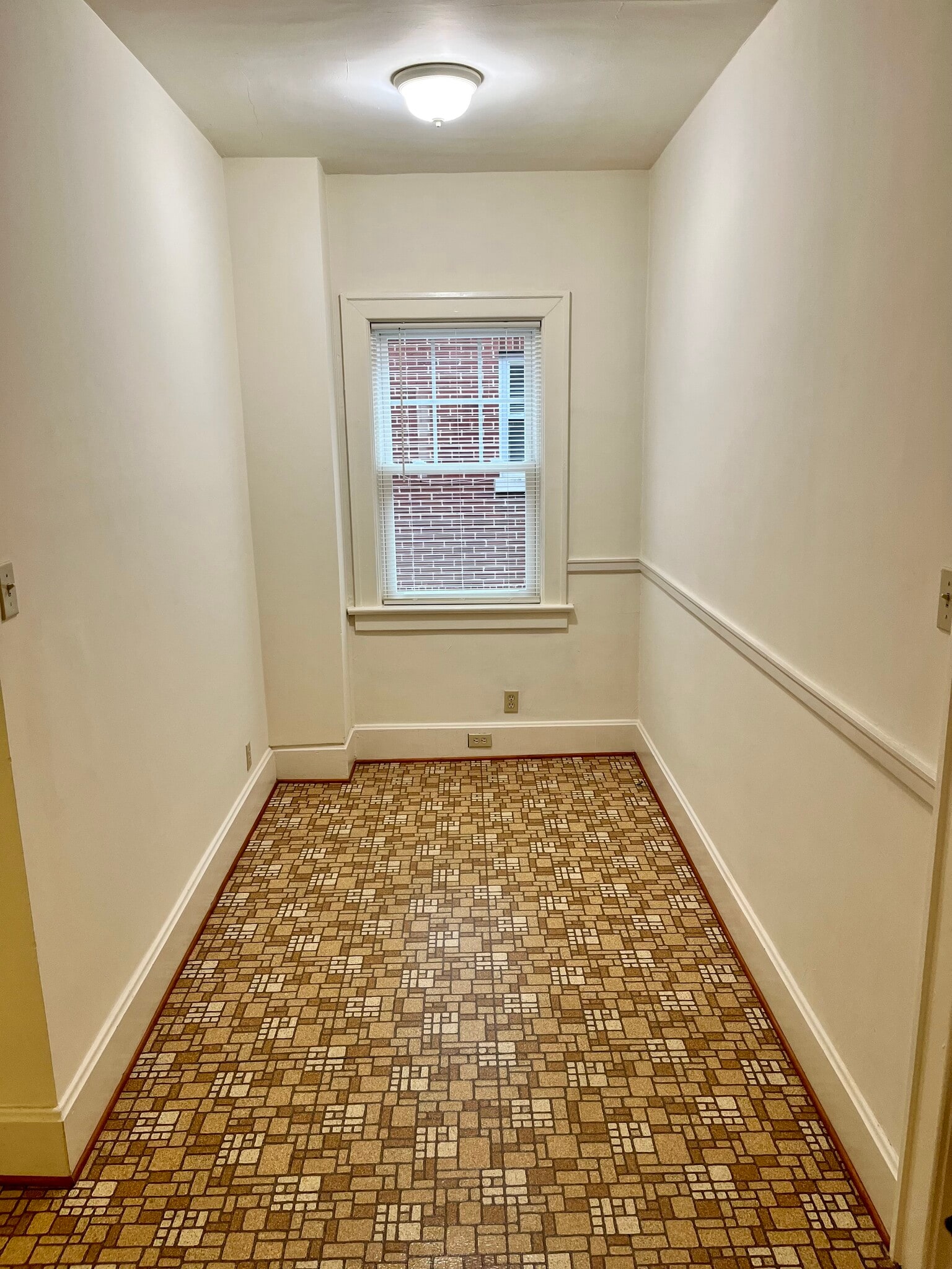 Breakfast Room - 1324 Fontaine Rd