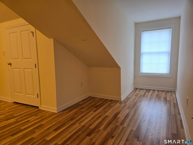 Building Photo - 511 Elm St