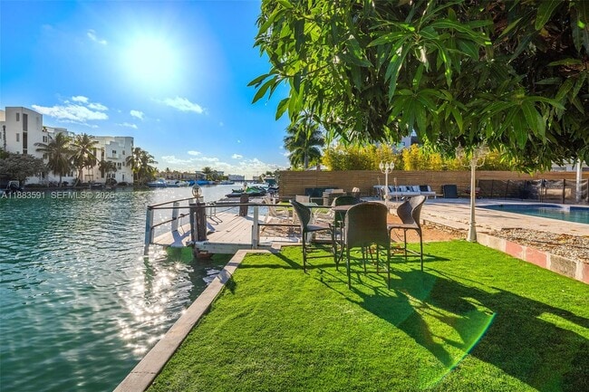 Building Photo - 840 S Shore Dr